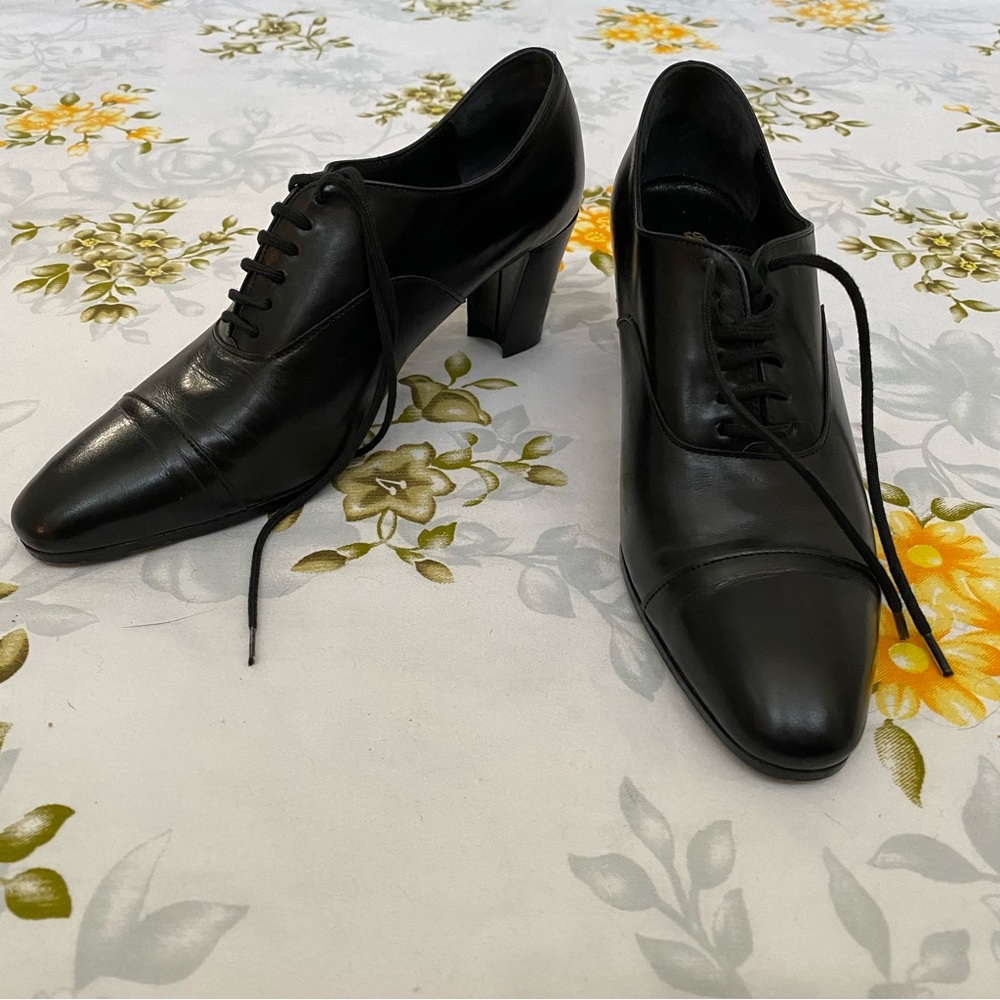 Robert Clergerie Size 6.5 Oxford Style Black Heels